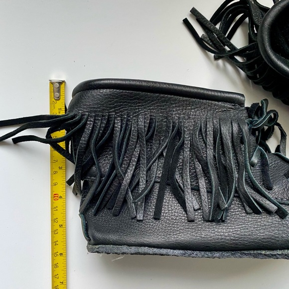 Leather fringe moccasin with crepe sole. - Picture 5 of 5